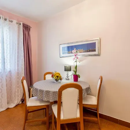 Apartment Lalu *